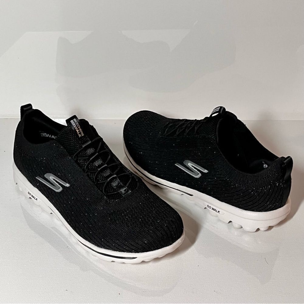 Skechers GOWalk Saint Tropez Travel Washable Knit Slip-On Sneakers Size: 7W - Picture 3 of 7